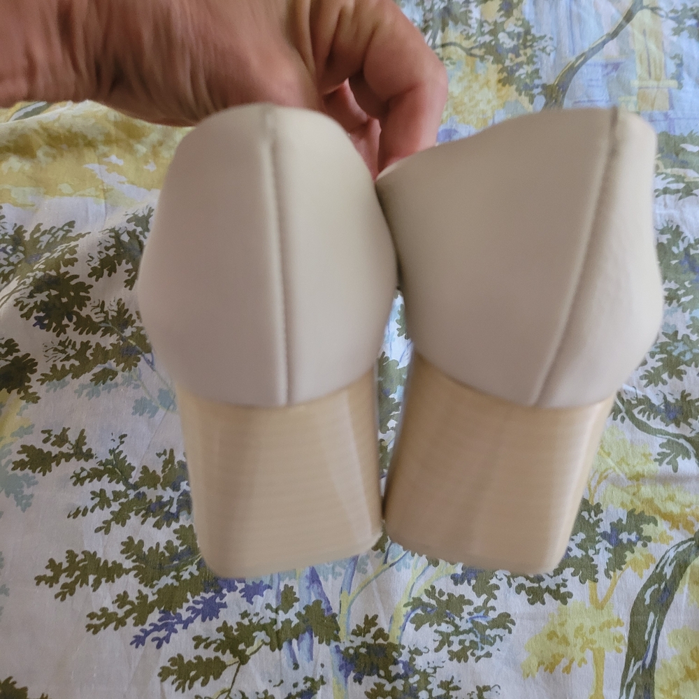 MERCEDES CASTILLO White Pumps - Picture 4 of 8